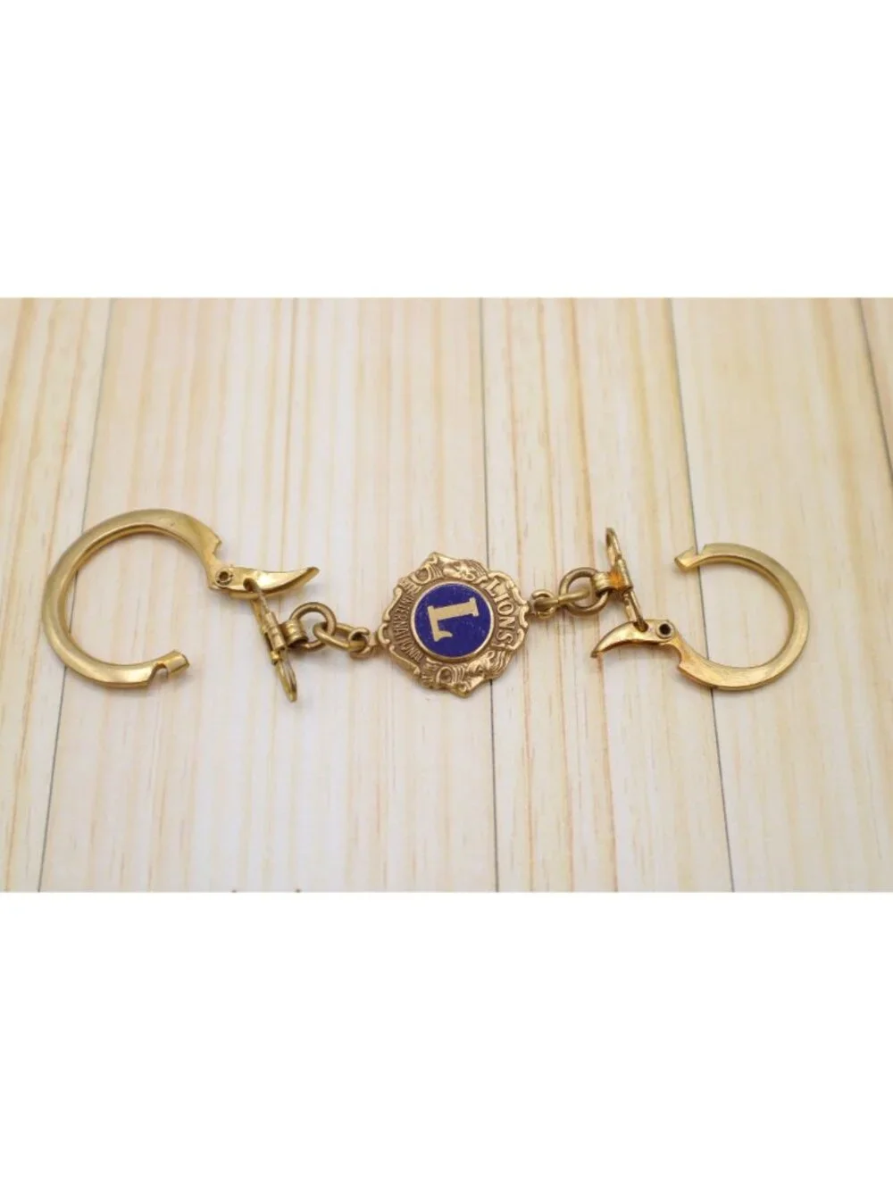 Vtg Leavens Lions Club International Emblem Dual Ring Keychain Medallion Collect